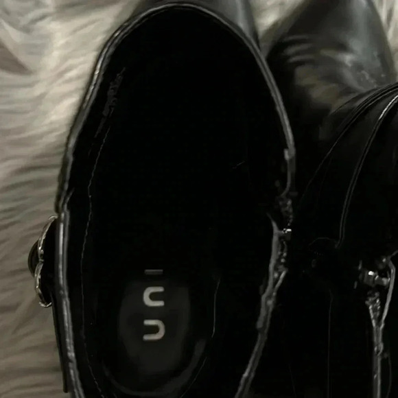 Unisa Payta Black Buckle Leather Boots  Bootie Size 9 Block Heel Fall EUC School - Picture 10 of 14